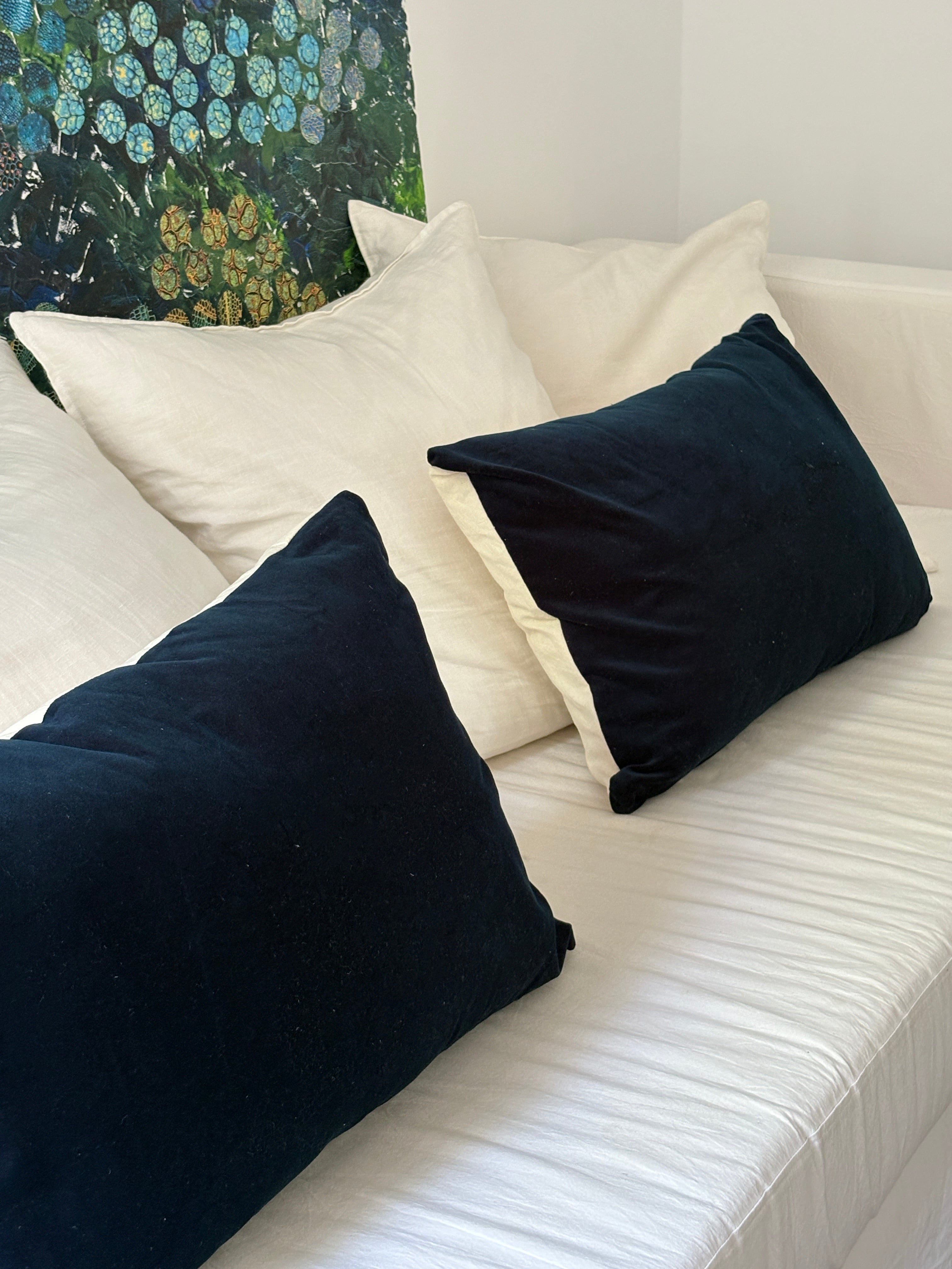pack de almohadones terciopelo azul y canvas off white